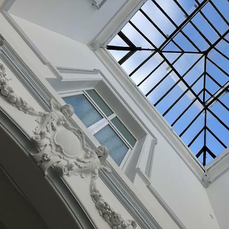 Отель Le Carre Des Arts Le Cateau-Cambresis Экстерьер фото