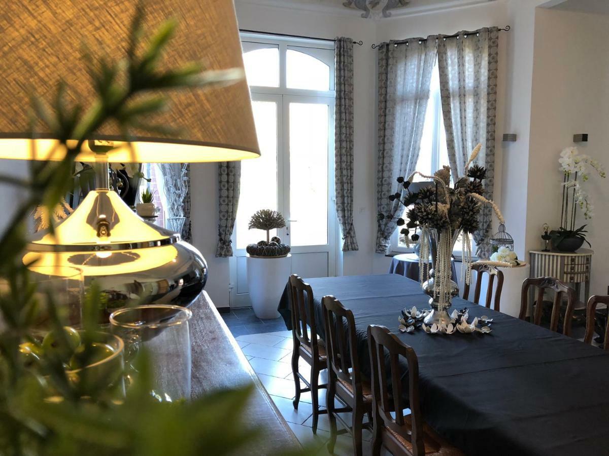 Отель Le Carre Des Arts Le Cateau-Cambresis Экстерьер фото