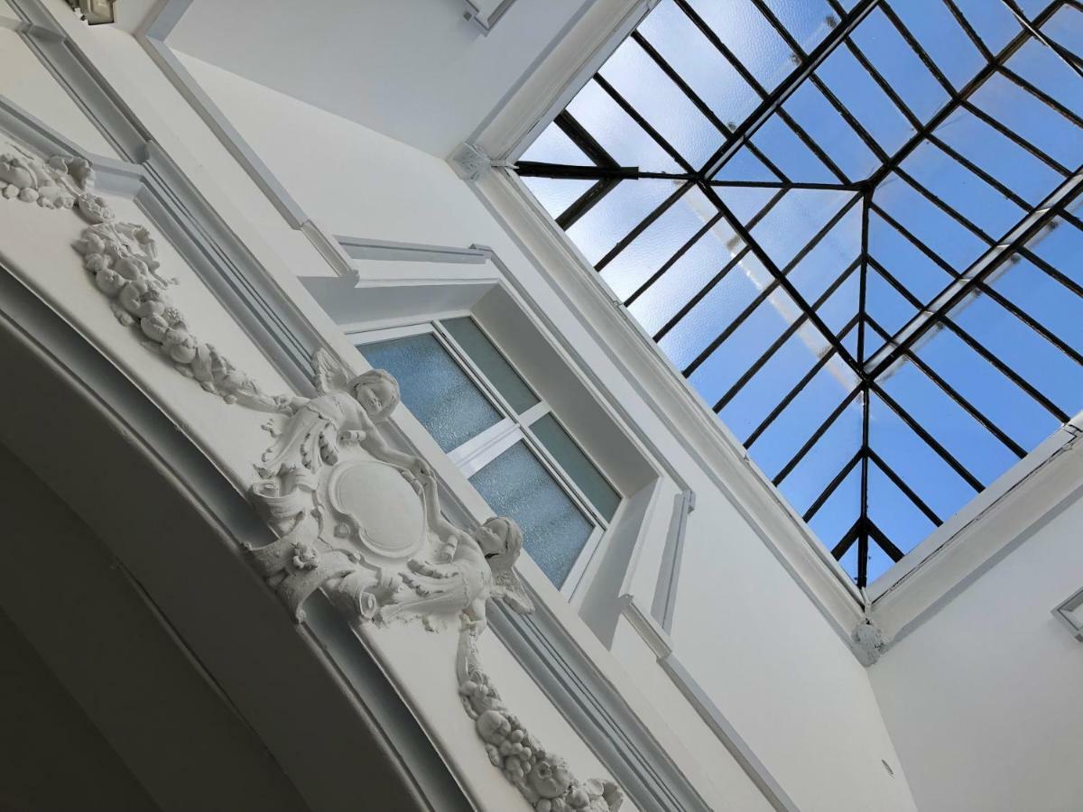 Отель Le Carre Des Arts Le Cateau-Cambresis Экстерьер фото